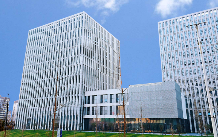 板式办公家具选购指南：洛阳冠廷解析办公桌椅与文件柜的材质差异